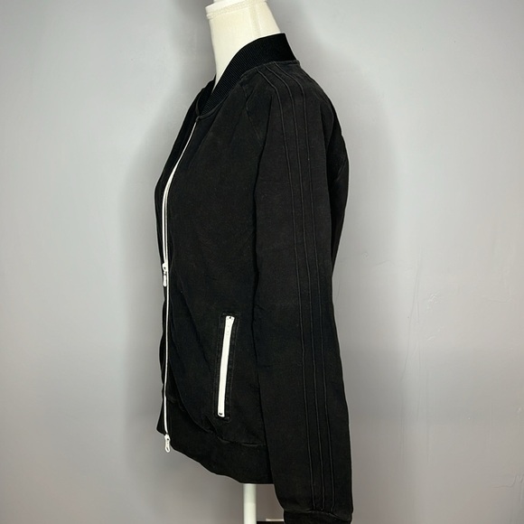 TOMMY HILFIGER JEANS BLACK WITH WHITE ACCENTS ZIP LIGHTWEIGHT JACKET LARGE - Picture 8 of 11